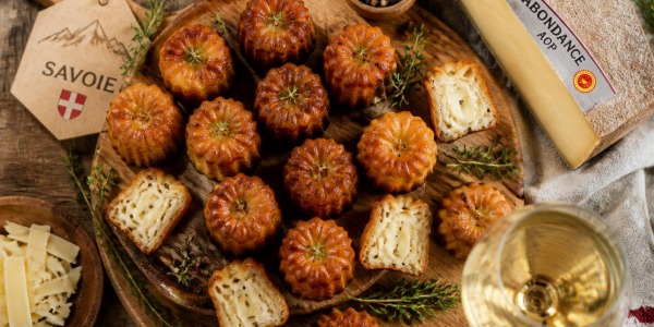 Cannelés salés à l'Abondance AOP : la recette apéritive à faire la veille